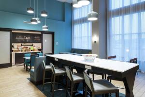 hampton inn and suites rochester north