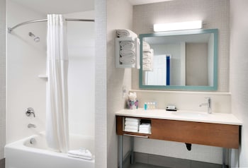 hampton inn and suites salt lake city airport