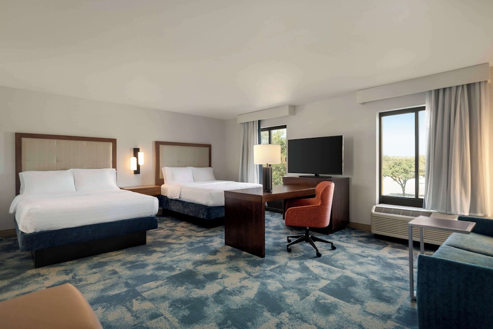 hampton inn and suites san marcos
