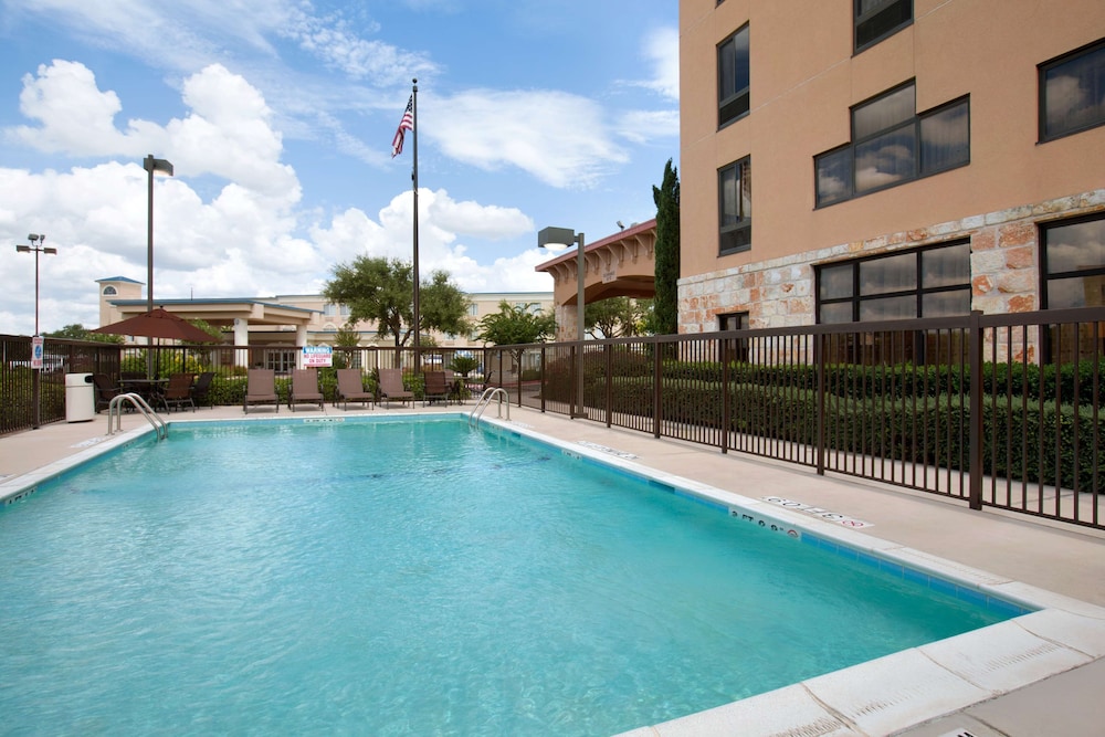 hampton inn and suites san marcos
