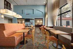hampton inn and suites san marcos