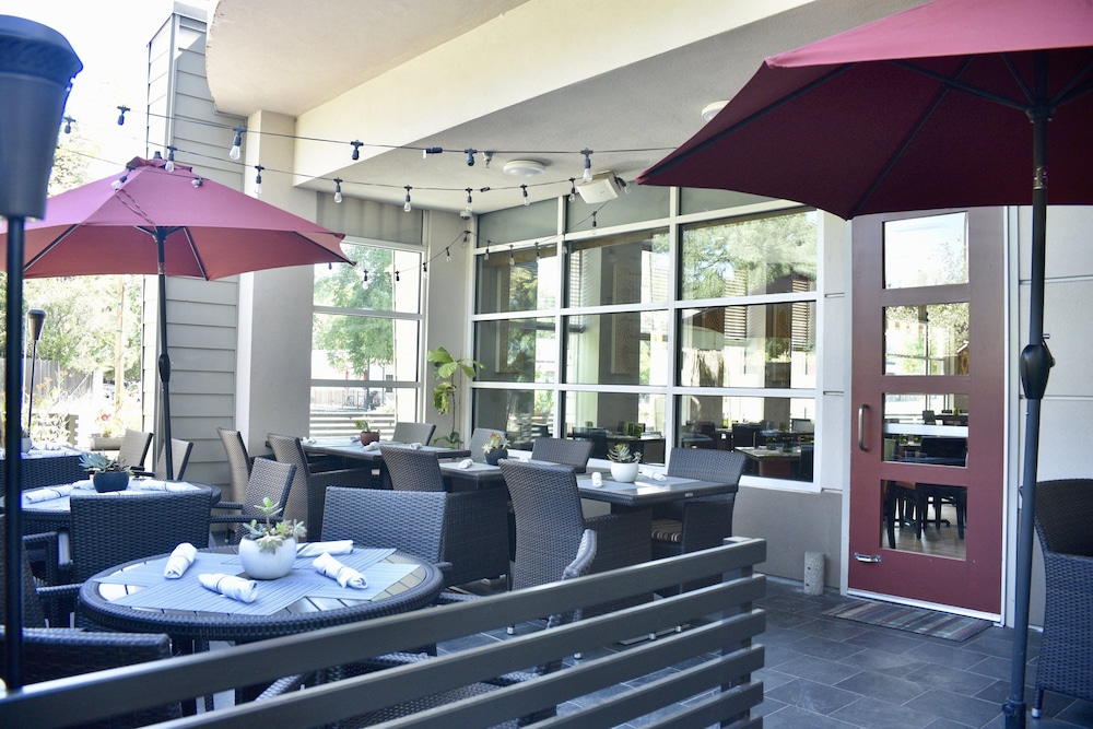 holiday inn windsor wine country by ihg