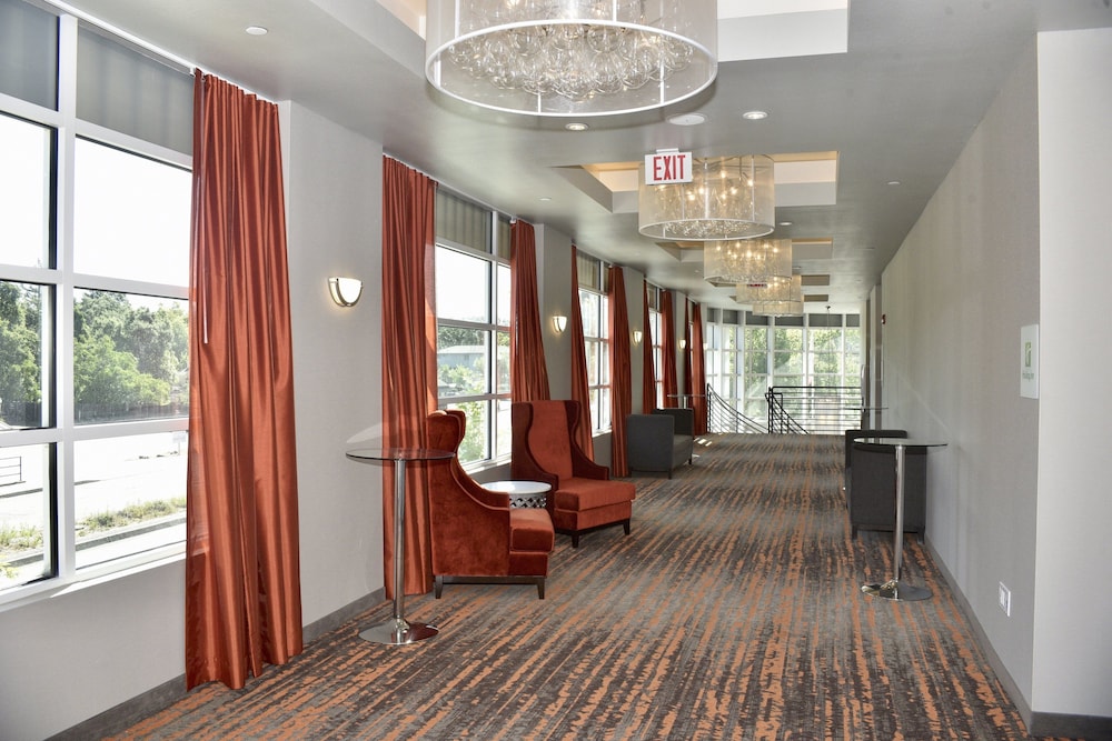 holiday inn windsor wine country by ihg
