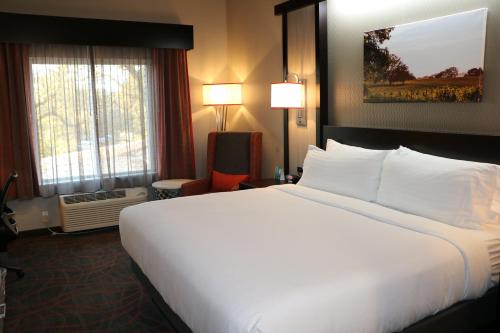 holiday inn windsor wine country by ihg