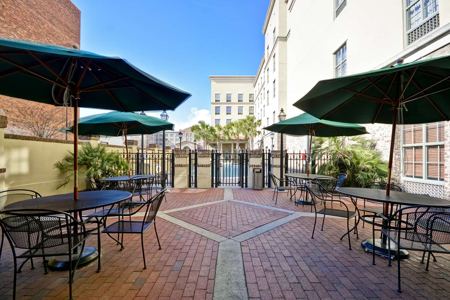 hampton inn and suites savannah historic district
