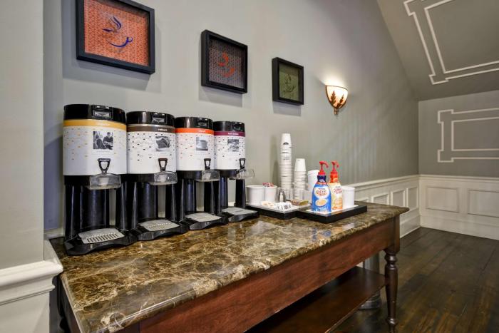 hampton inn and suites savannah historic district