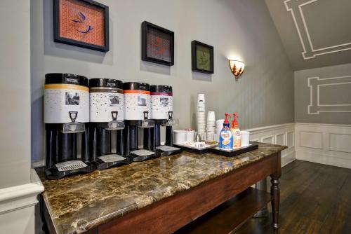 hampton inn and suites savannah historic district