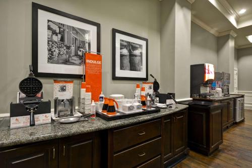 hampton inn and suites savannah historic district