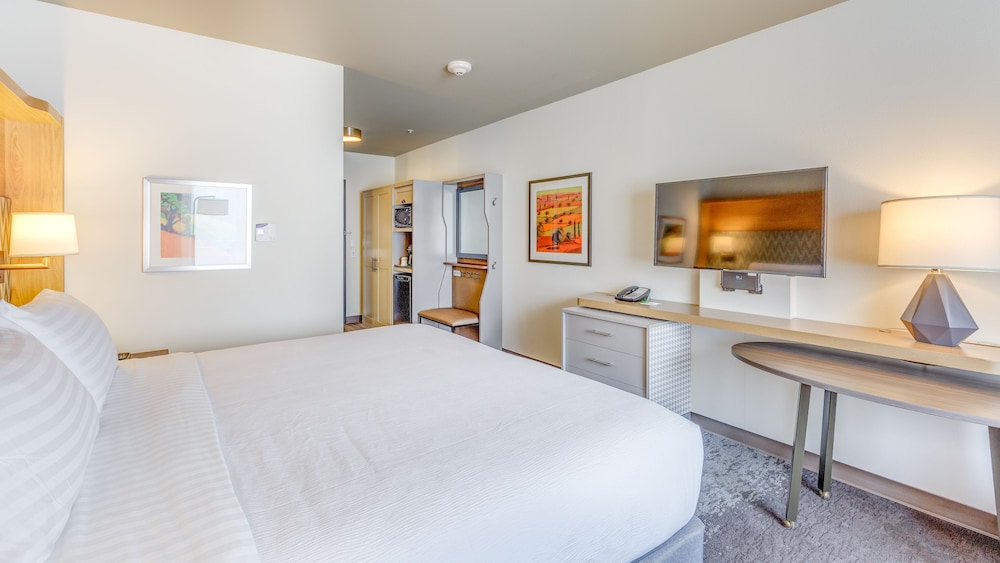 holiday inn and suites bellingham by ihg