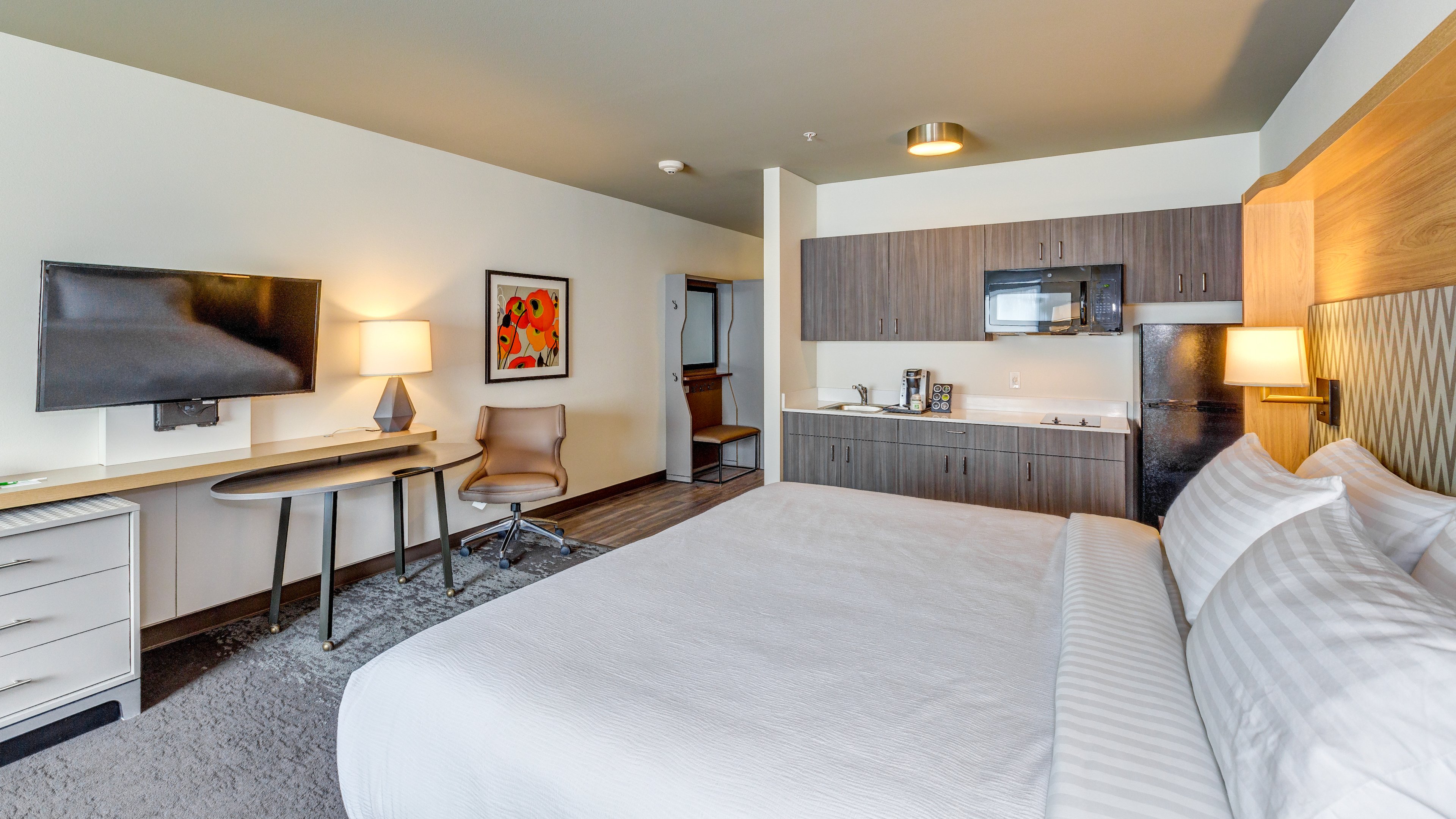 holiday inn and suites bellingham by ihg