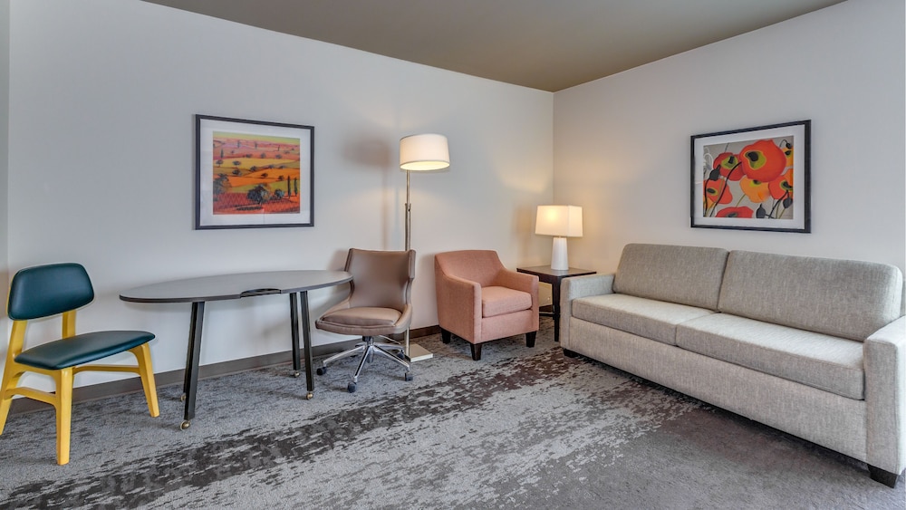 holiday inn and suites bellingham by ihg