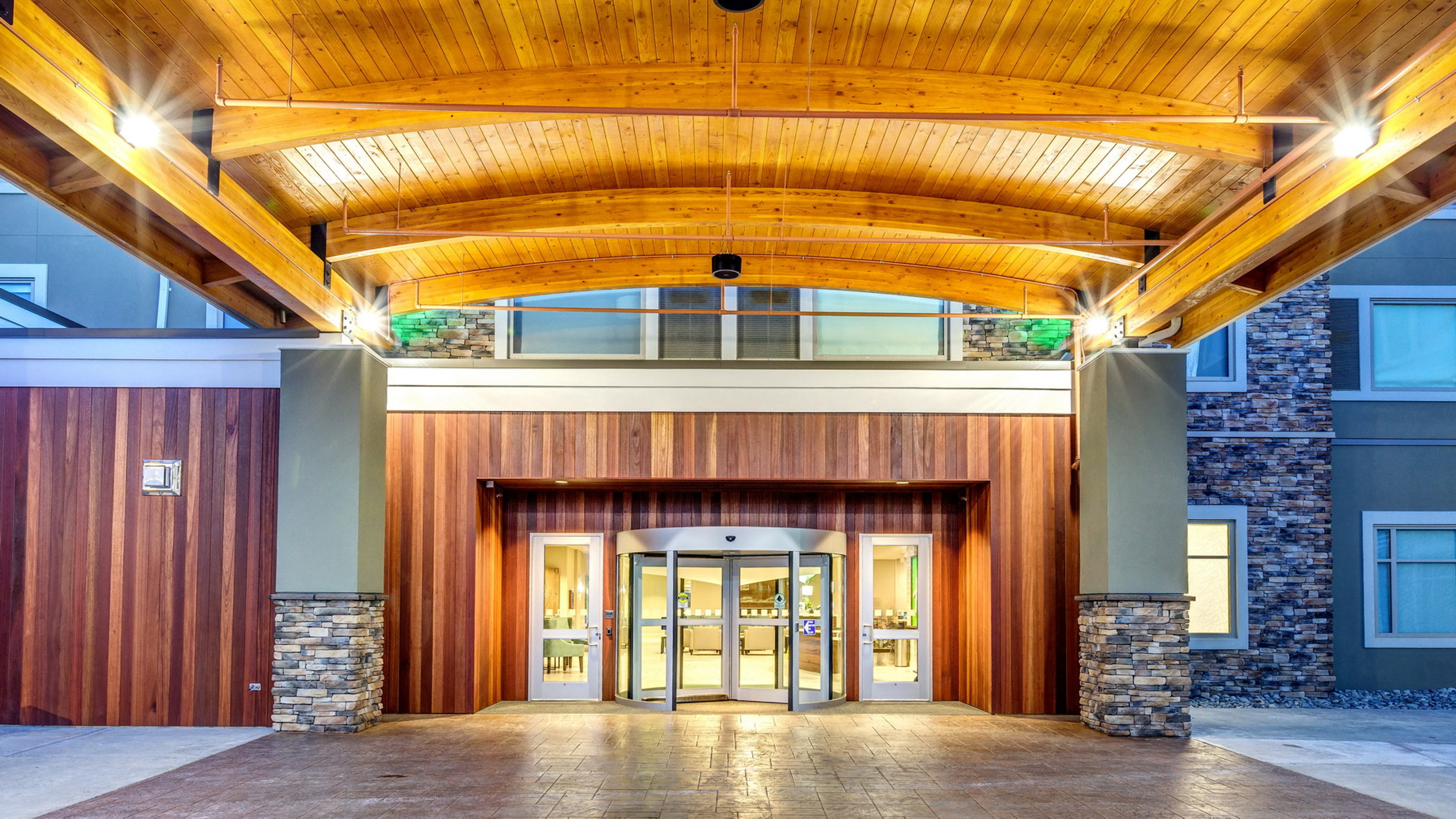 holiday inn and suites bellingham by ihg