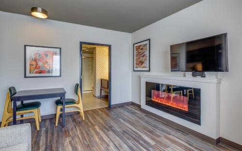 holiday inn and suites bellingham by ihg