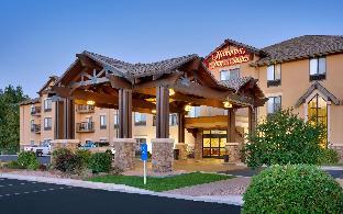 hampton inn and suites show low pinetop