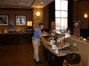 hampton inn and suites show low pinetop