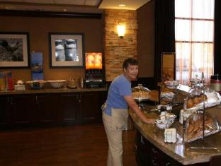 hampton inn and suites show low pinetop