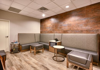 hampton inn and suites show low pinetop