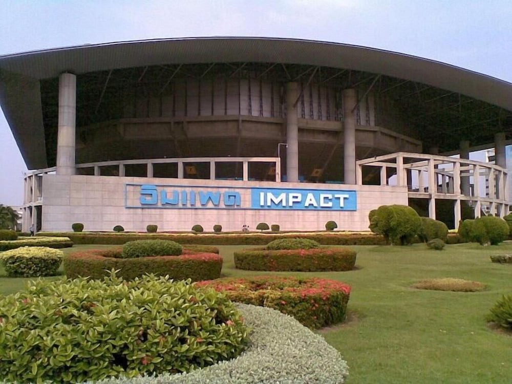 impact muang thong thani service condo