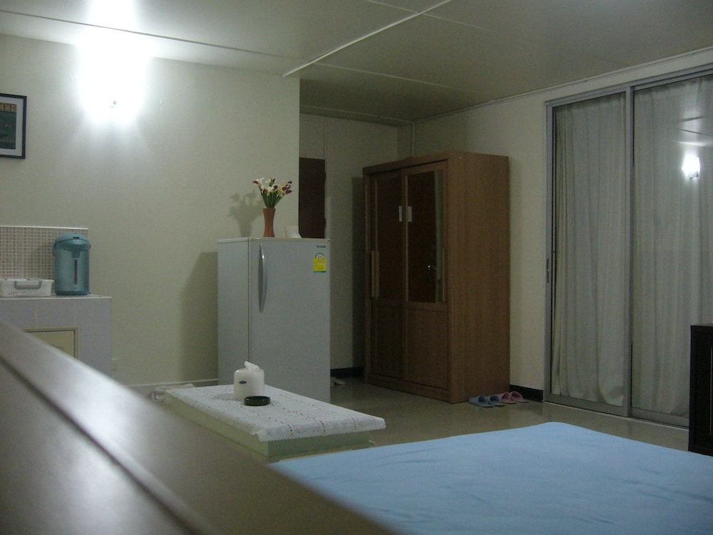 impact muang thong thani service condo