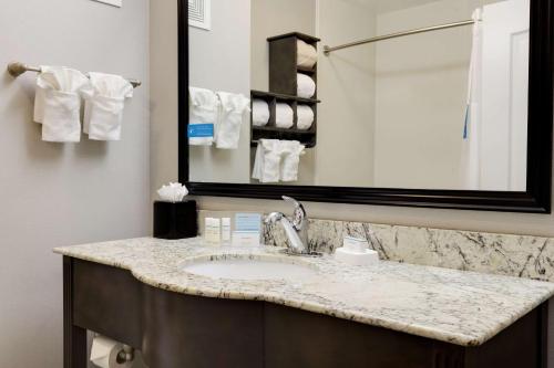 hampton inn and suites temecula