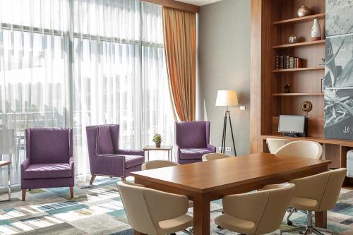 hampton by hilton kocaeli symbol