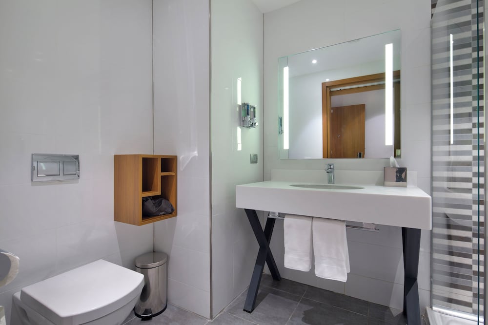 hampton by hilton kocaeli symbol