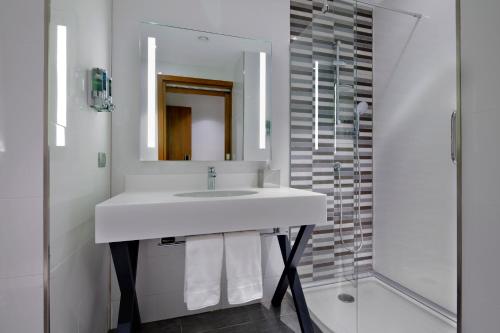 hampton by hilton kocaeli symbol