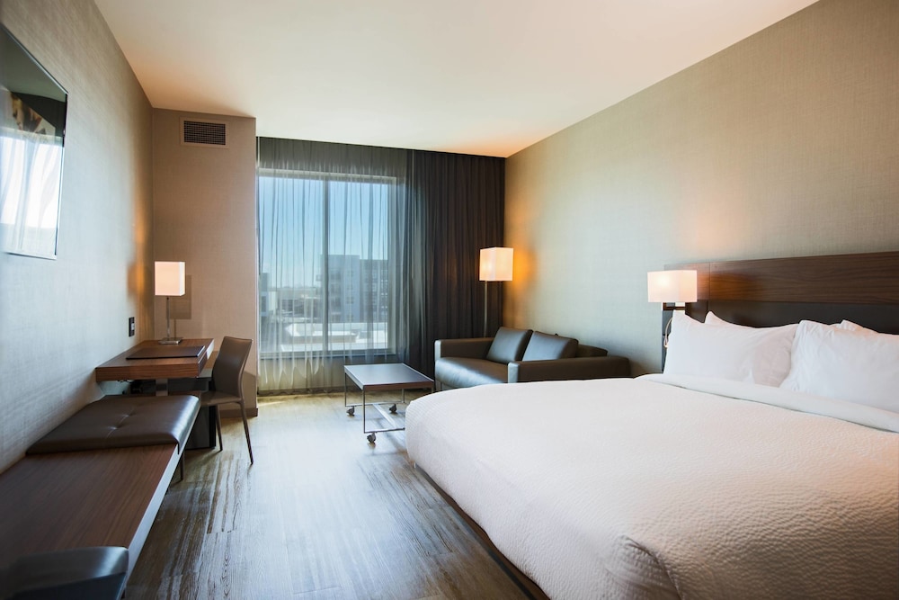 Ac Hotel By Marriott Cincinnati At Liberty Center,Hamilton County>>Cincinnati,4 star