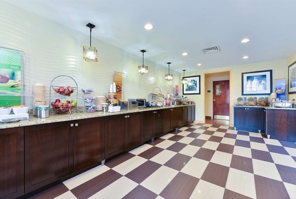 hampton inn and suites valley forge oaks