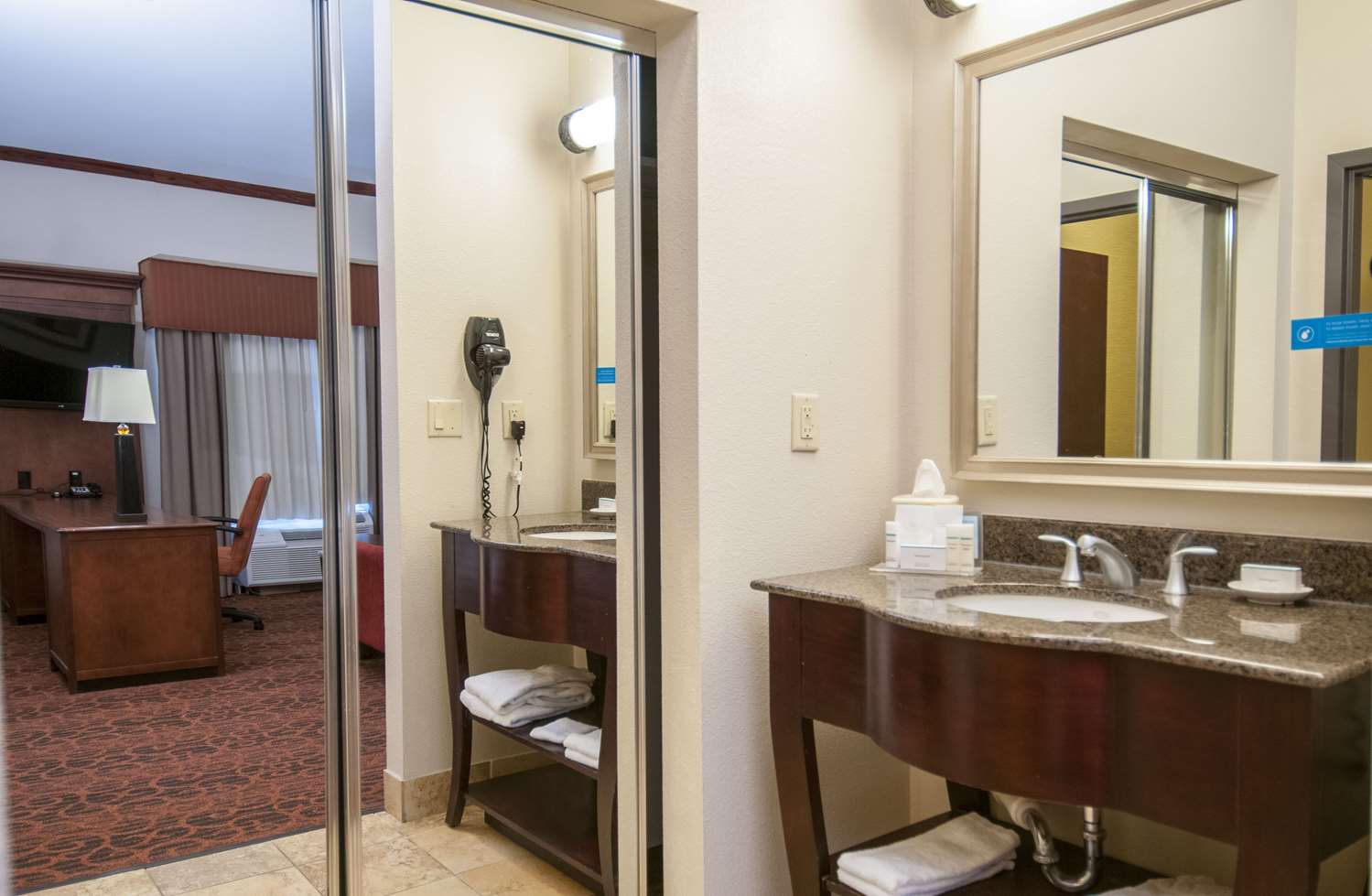 hampton inn and suites waxahachie