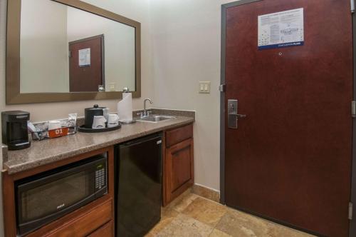 hampton inn and suites waxahachie