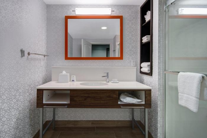hampton inn and suites yonkers