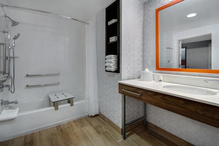 hampton inn and suites yonkers