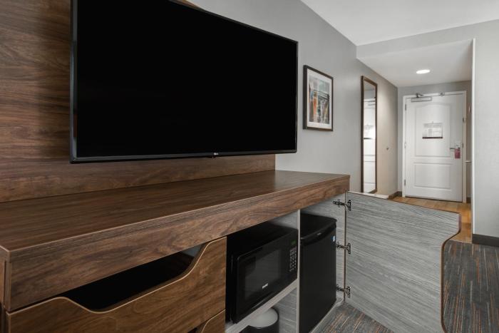 hampton inn and suites yonkers