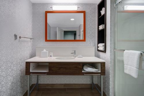 hampton inn and suites yonkers