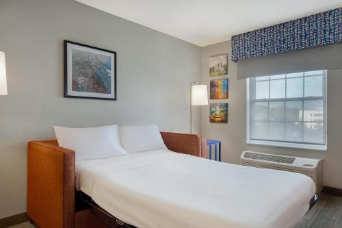 hampton inn and suites yonkers