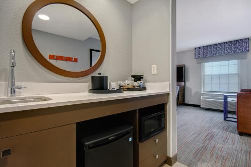 hampton inn and suites yonkers