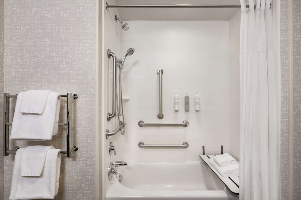 hampton inn and suites york south