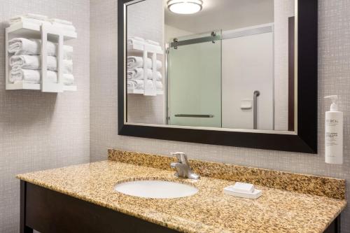 hampton inn and suites york south