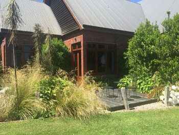 lake karapiro lodge