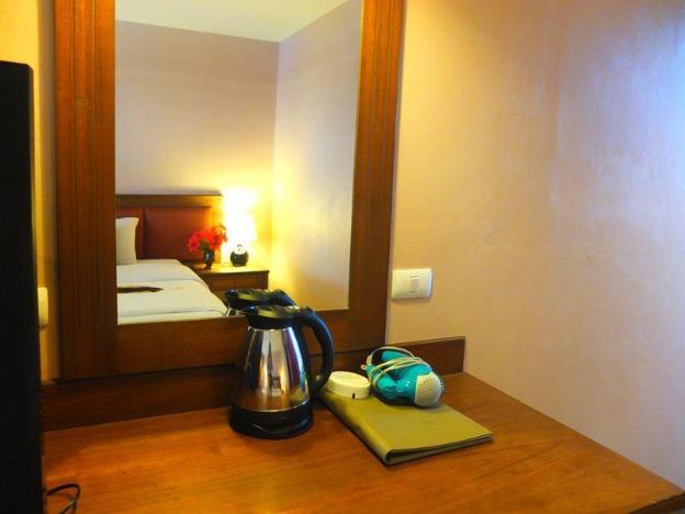 curve boutique hotel