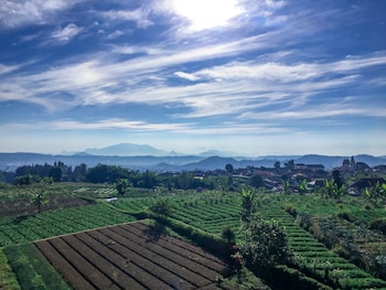 Tangko Inn Resort,Cianjur>>Bogor,3 star
