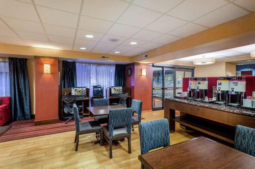 hampton inn milwaukee airport