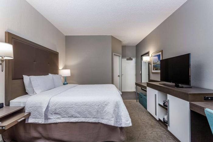 hampton inn milwaukee airport