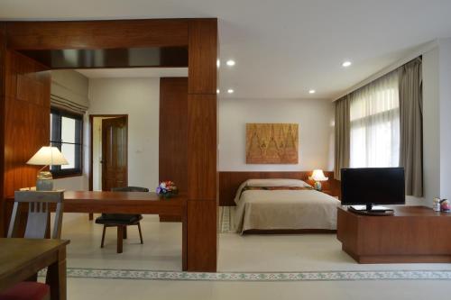 the golden wells residence