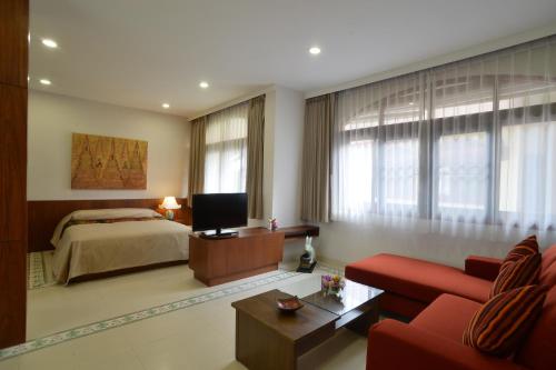 the golden wells residence