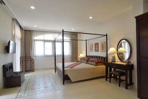 the golden wells residence