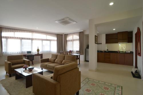 the golden wells residence