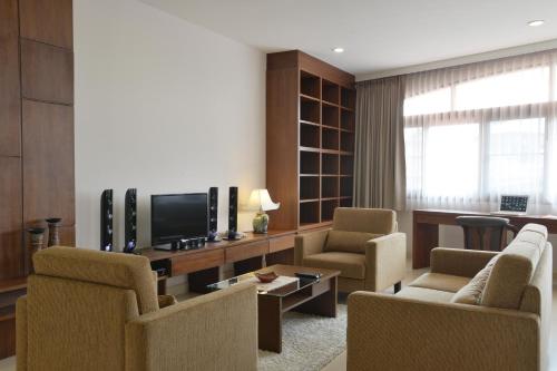 the golden wells residence