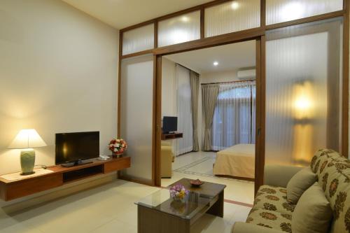 the golden wells residence